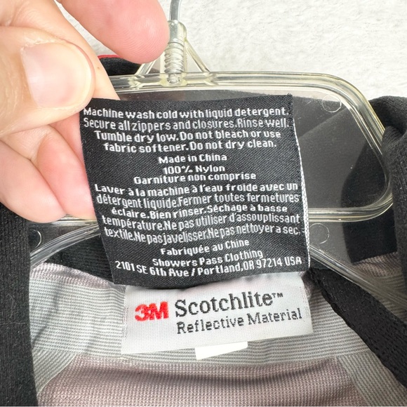 Showers Pass Men's Refuge Jacket Red Size M Outdoor Biking Mountaineering Hiking - Picture 14 of 16